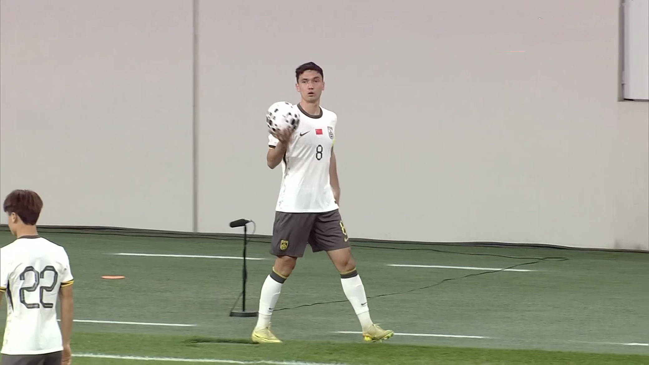 1-0，U23国足邀请赛不败收官，杜月徵轰出落叶球，越南队下脚太狠