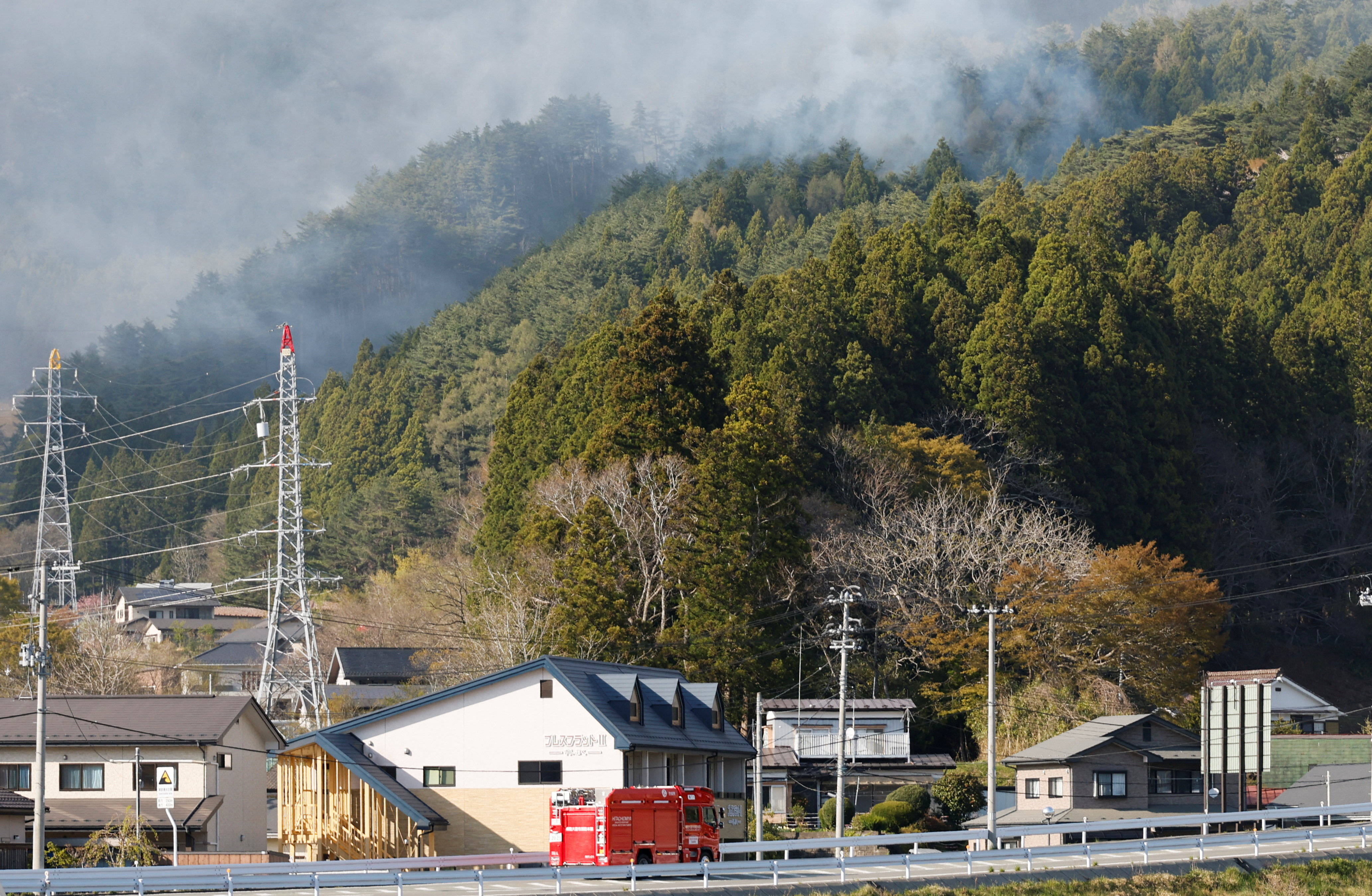 （外代一线）日本：扑救山火